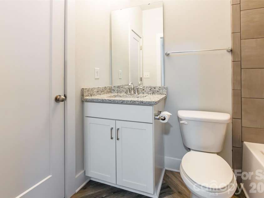 2515 Euclid Avenue, Charlotte, NC 28203.  MLS# CAR4327368, YatesRealty ID 22867. 