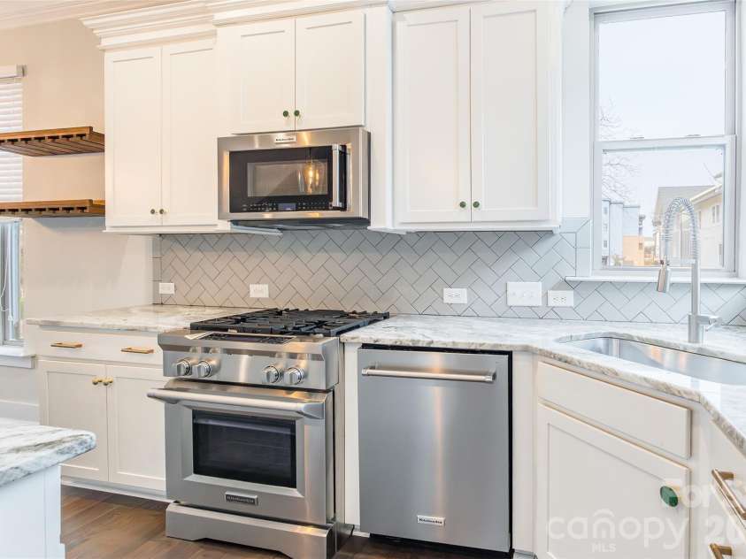 2515 Euclid Avenue, Charlotte, NC 28203.  MLS# CAR4327368, YatesRealty ID 22867. 