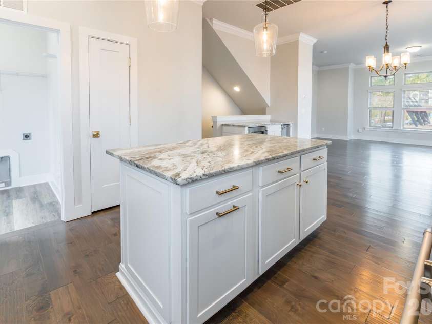 2515 Euclid Avenue, Charlotte, NC 28203.  MLS# CAR4327368, YatesRealty ID 22867. 