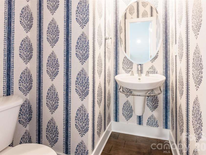 2515 Euclid Avenue, Charlotte, NC 28203.  MLS# CAR4327368, YatesRealty ID 22867. 