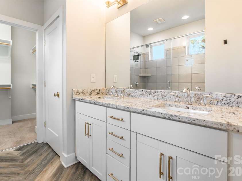 2515 Euclid Avenue, Charlotte, NC 28203.  MLS# CAR4327368, YatesRealty ID 22867. 