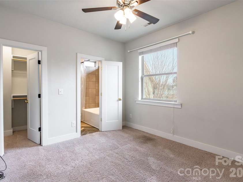 2515 Euclid Avenue, Charlotte, NC 28203.  MLS# CAR4327368, YatesRealty ID 22867. 