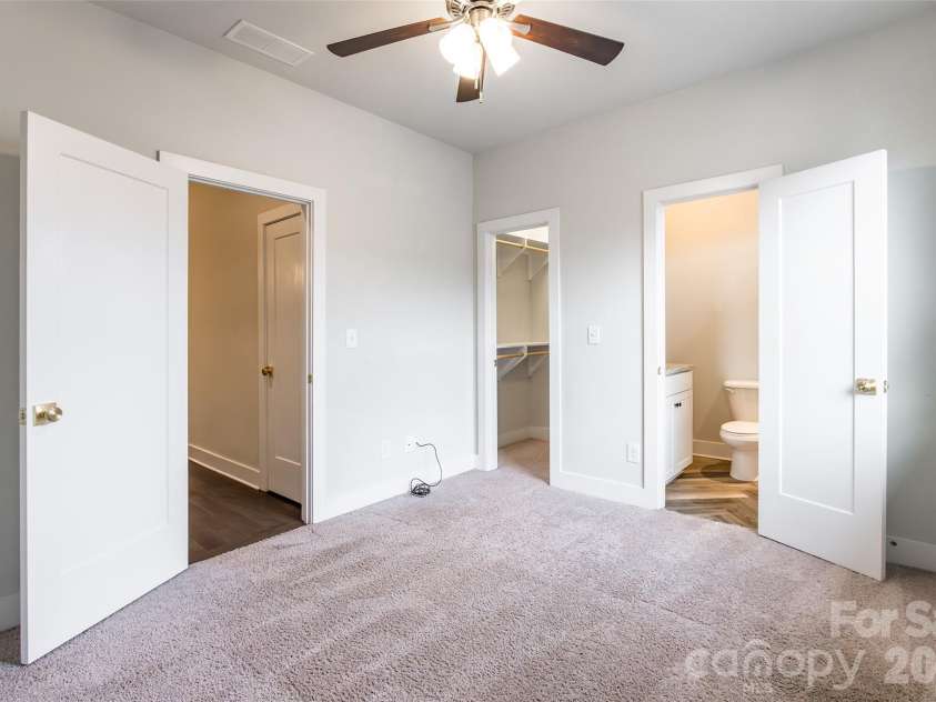 2515 Euclid Avenue, Charlotte, NC 28203.  MLS# CAR4327368, YatesRealty ID 22867. 