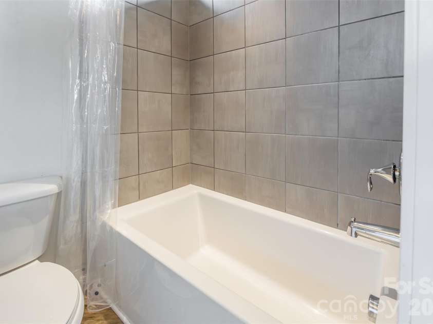 2515 Euclid Avenue, Charlotte, NC 28203.  MLS# CAR4327368, YatesRealty ID 22867. 