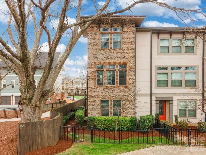 2515 Euclid Avenue, Charlotte, NC 28203.  MLS# CAR4327368, YatesRealty ID 22867. 