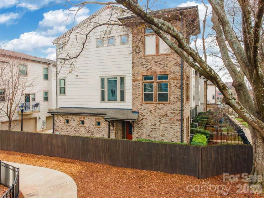 2515 Euclid Avenue, Charlotte, NC 28203.  MLS# CAR4327368, YatesRealty ID 22867. 
