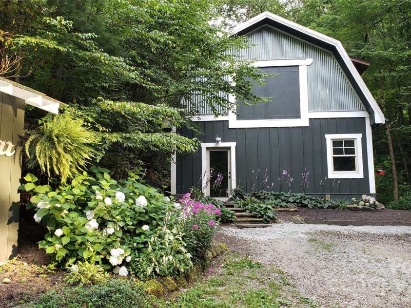 3147 Old US 25 Highway, Zirconia, NC 28790.  MLS# CAR4261483, YatesRealty ID 22867. 