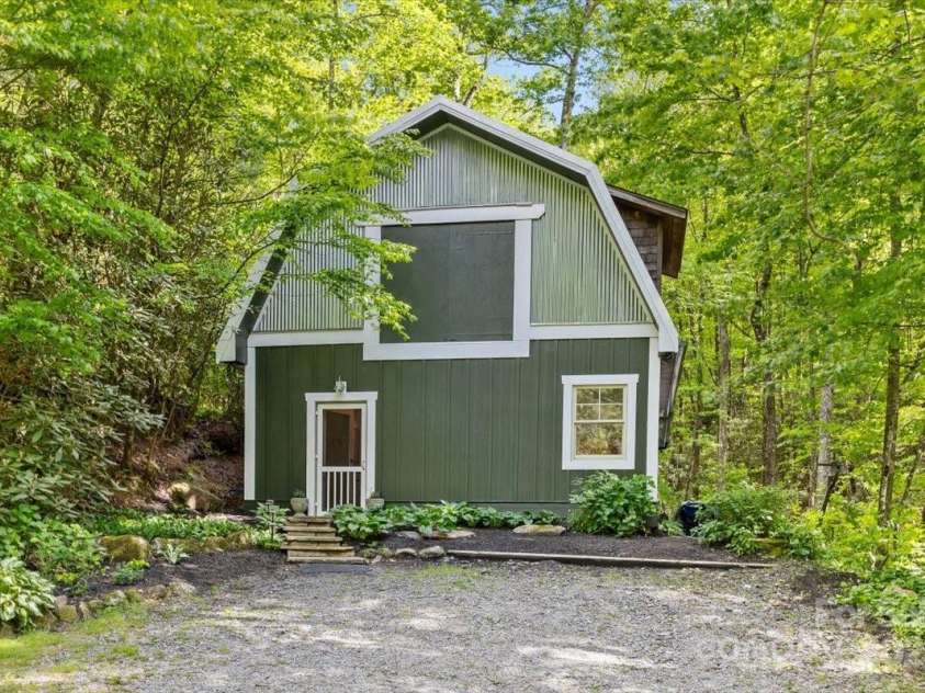 3147 Old US 25 Highway, Zirconia, NC 28790.  MLS# CAR4261483, YatesRealty ID 22867. 