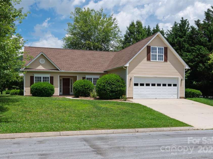 395 Running Briar Road, Fletcher, NC 28732.  MLS# CAR4272017, YatesRealty ID 22868. 