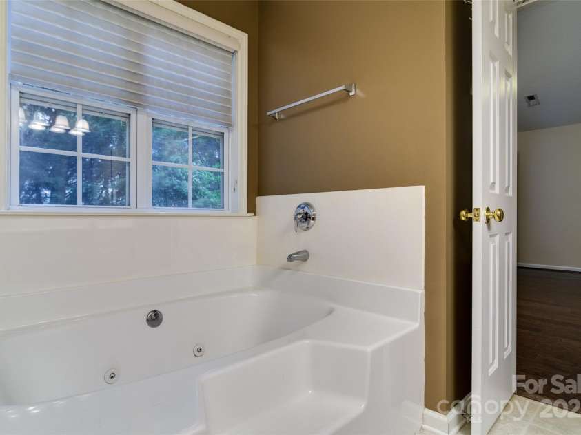 395 Running Briar Road, Fletcher, NC 28732.  MLS# CAR4272017, YatesRealty ID 22868. 