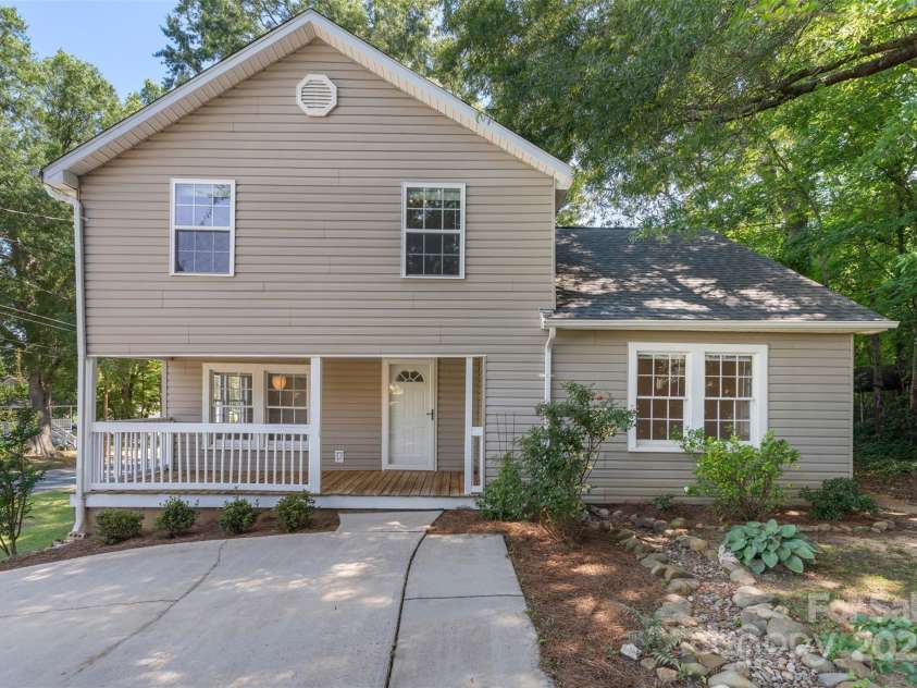 202 Glenn Avenue, Kannapolis, NC 28081.  MLS# CAR4268329, YatesRealty ID 22869. 