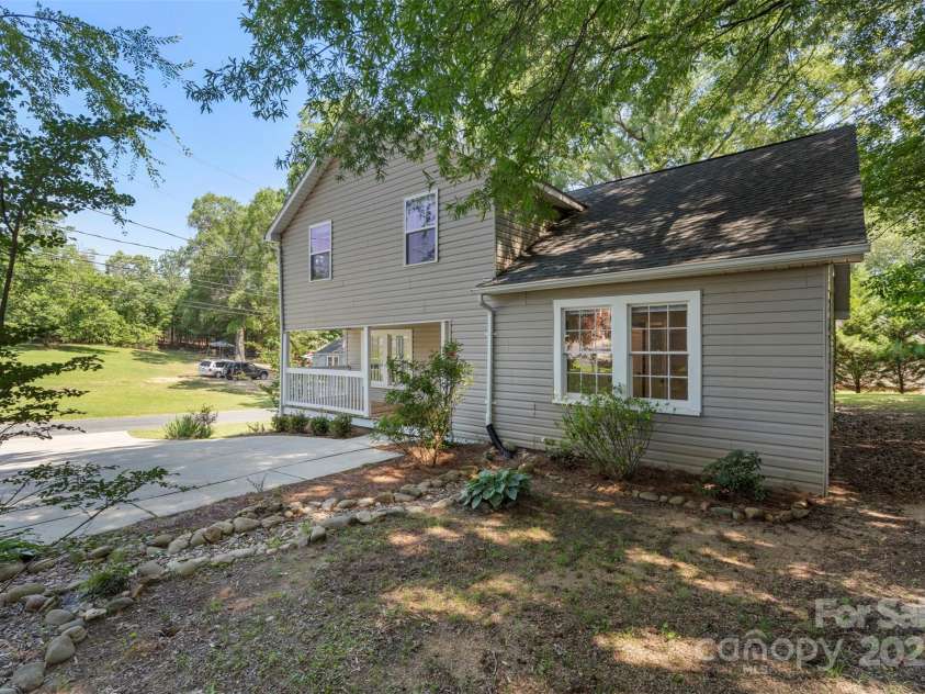 202 Glenn Avenue, Kannapolis, NC 28081.  MLS# CAR4268329, YatesRealty ID 22869. 