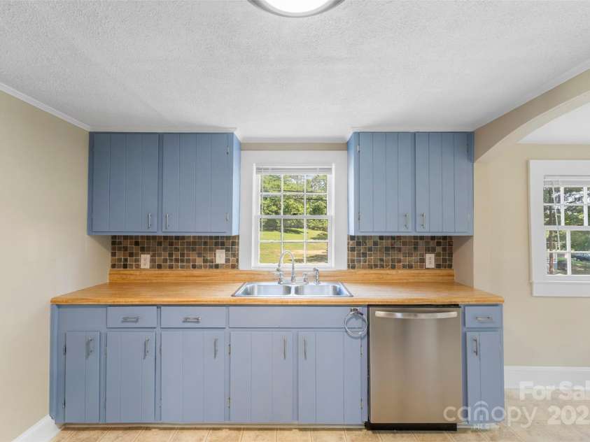 202 Glenn Avenue, Kannapolis, NC 28081.  MLS# CAR4268329, YatesRealty ID 22869. 