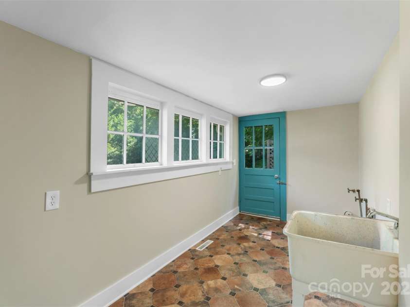 202 Glenn Avenue, Kannapolis, NC 28081.  MLS# CAR4268329, YatesRealty ID 22869. 