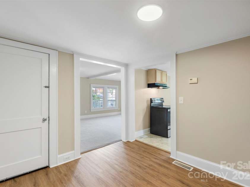 202 Glenn Avenue, Kannapolis, NC 28081.  MLS# CAR4268329, YatesRealty ID 22869. 