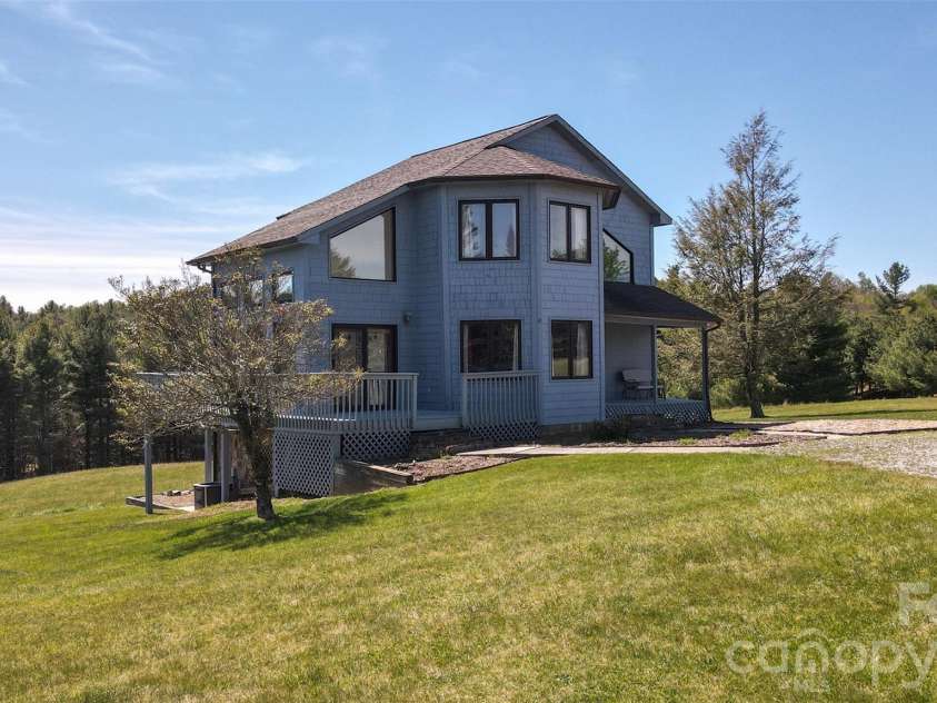 216 Deer Track Lane, Sparta, NC 28675.  MLS# CAR4375464, YatesRealty ID 22869. 