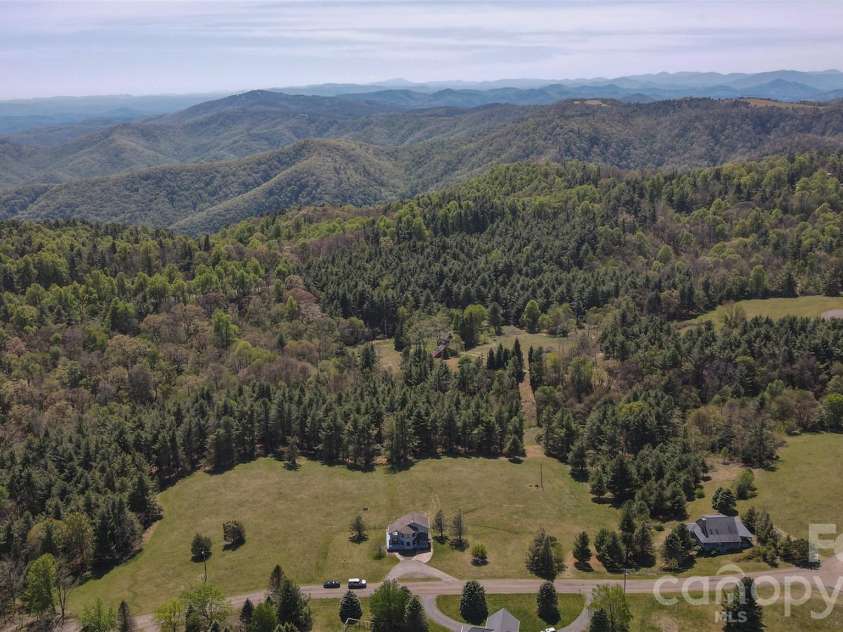 216 Deer Track Lane, Sparta, NC 28675.  MLS# CAR4375464, YatesRealty ID 22869. 