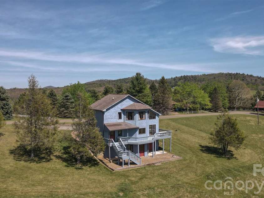 216 Deer Track Lane, Sparta, NC 28675.  MLS# CAR4375464, YatesRealty ID 22869. 
