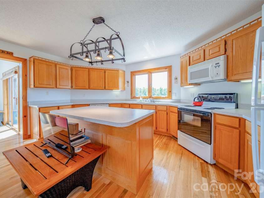 216 Deer Track Lane, Sparta, NC 28675.  MLS# CAR4375464, YatesRealty ID 22869. 