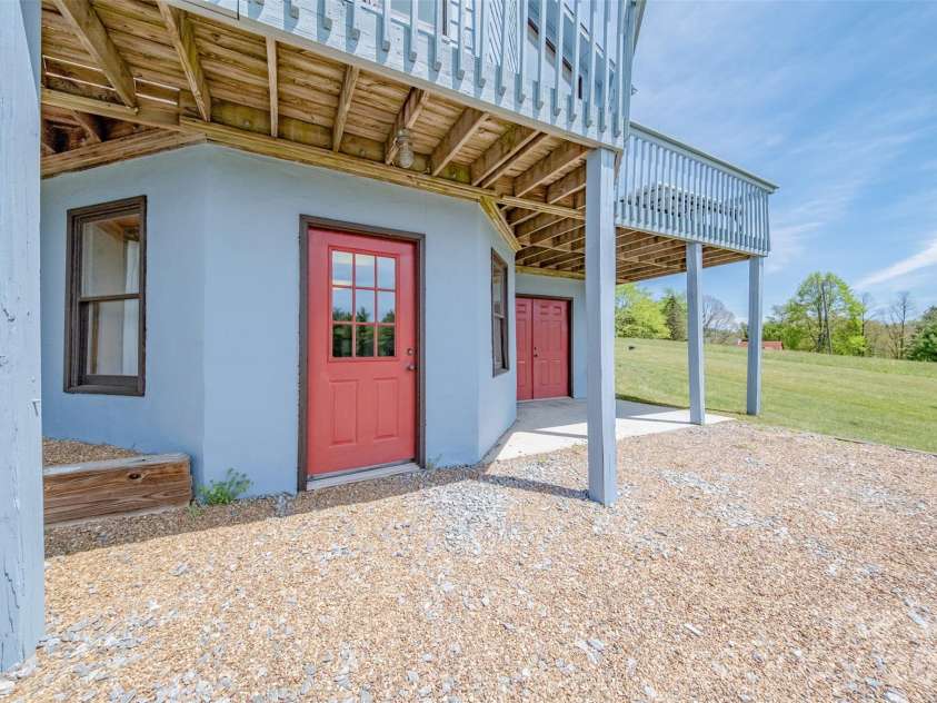 216 Deer Track Lane, Sparta, NC 28675.  MLS# CAR4375464, YatesRealty ID 22869. 