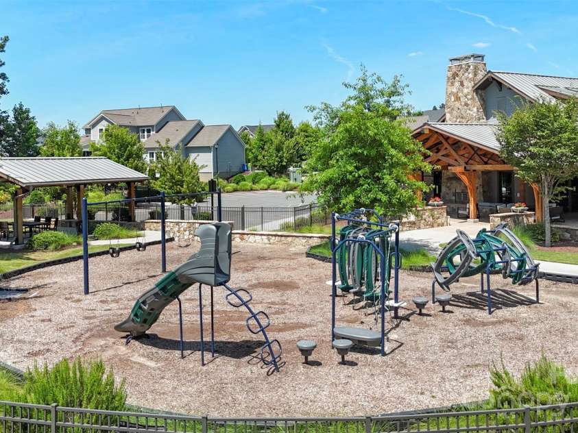 2253 Masons Bend Drive, Fort Mill, SC 29708.  MLS# CAR4332327, YatesRealty ID 2287. Playground