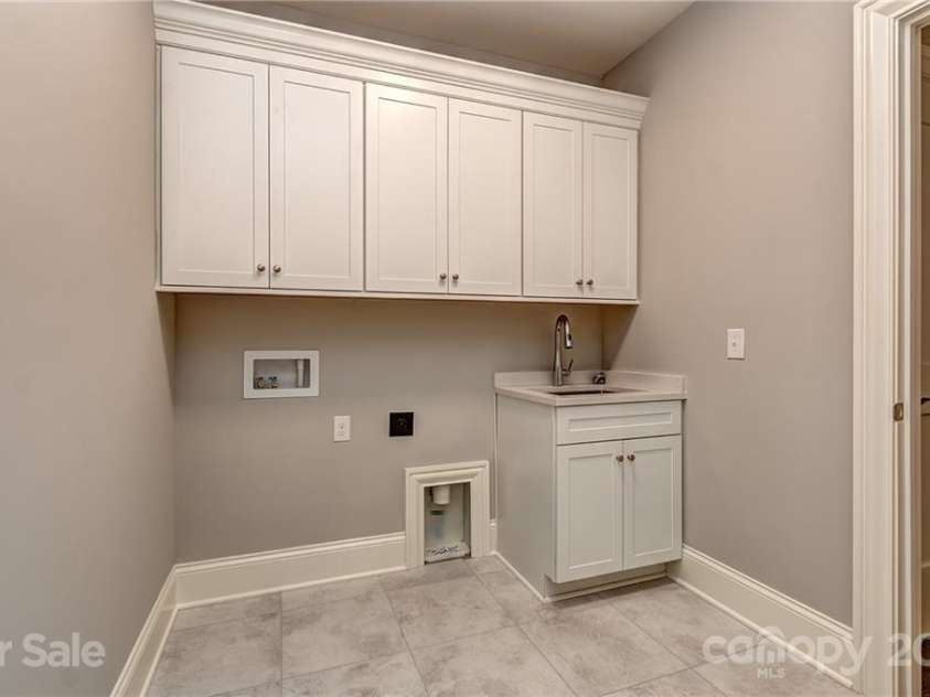 317 Audrey Place, Charlotte, NC 28226.  MLS# CAR3741740, YatesRealty ID 2287. 