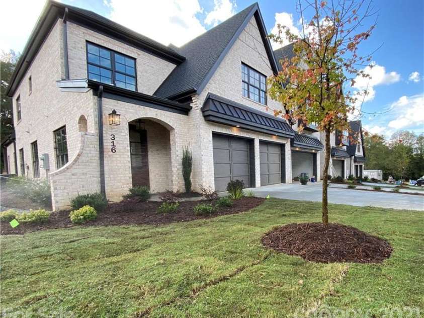 317 Audrey Place, Charlotte, NC 28226.  MLS# CAR3741740, YatesRealty ID 2287. 
