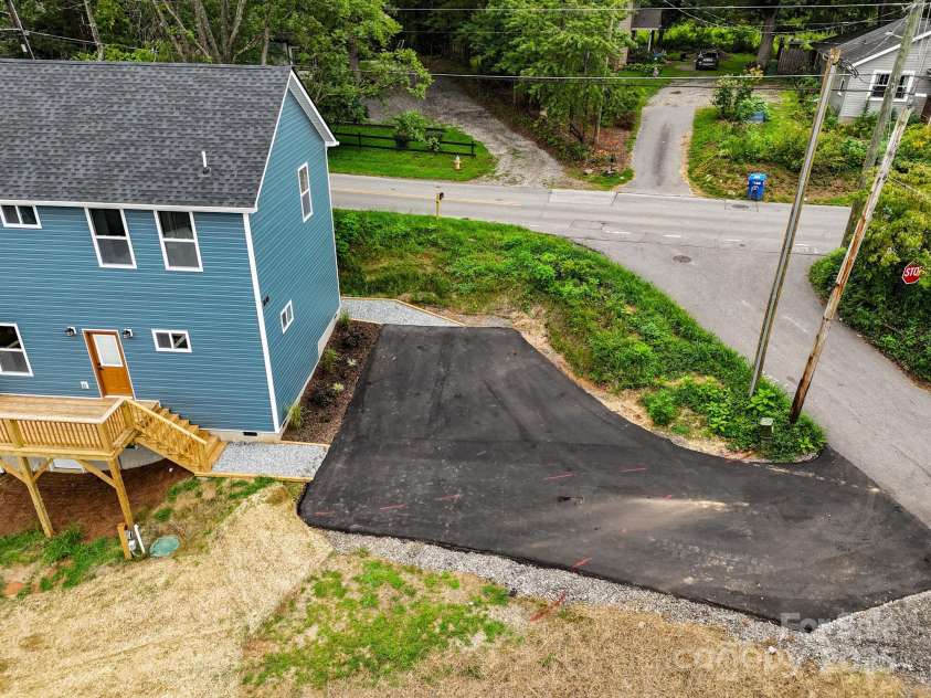 396 Deaverview Road, Asheville, NC 28806.  MLS# CAR4270512, YatesRealty ID 2287. 