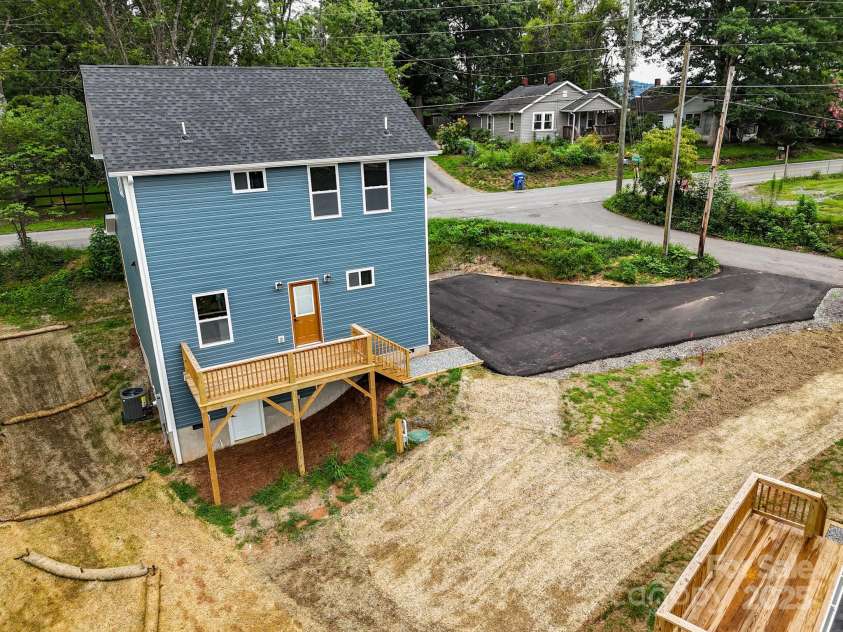 396 Deaverview Road, Asheville, NC 28806.  MLS# CAR4270512, YatesRealty ID 2287. 