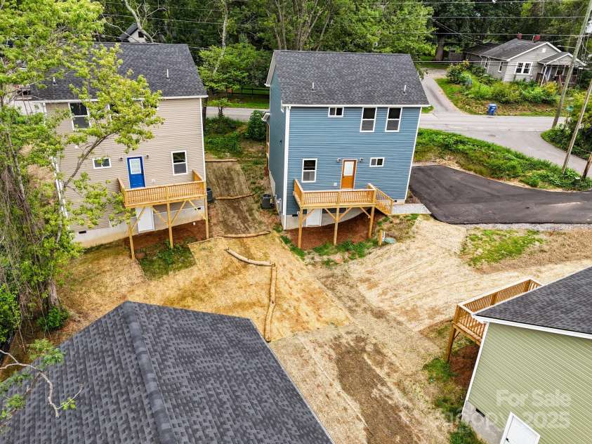 396 Deaverview Road, Asheville, NC 28806.  MLS# CAR4270512, YatesRealty ID 2287. 