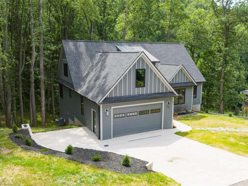 61 Bamboo Trail, Candler, NC 28715.  MLS# CAR4394352, YatesRealty ID 22870. 