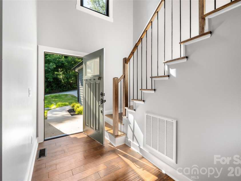 61 Bamboo Trail, Candler, NC 28715.  MLS# CAR4394352, YatesRealty ID 22870. 