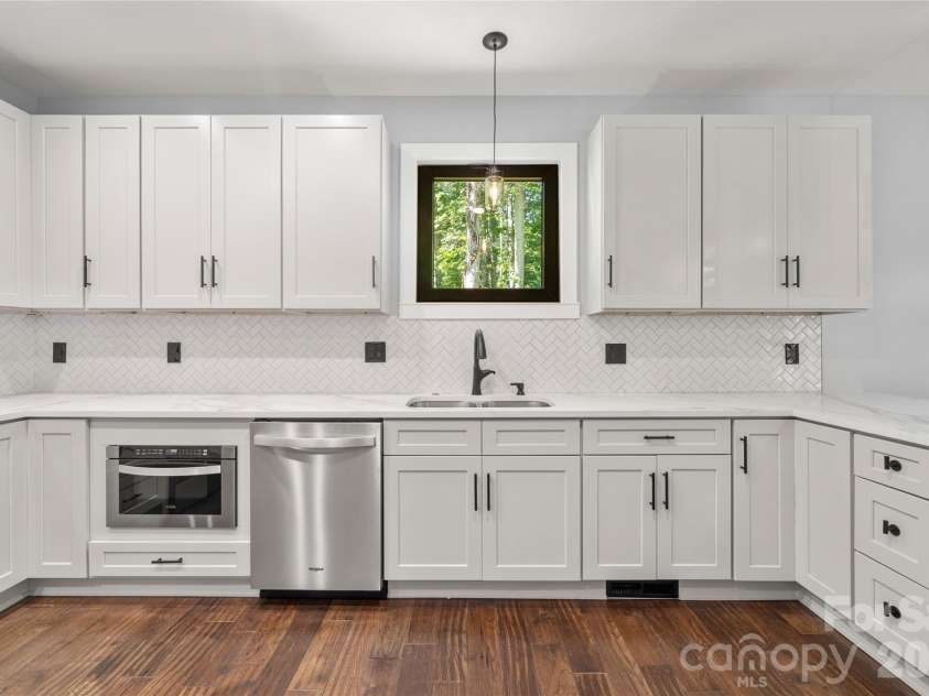 61 Bamboo Trail, Candler, NC 28715.  MLS# CAR4394352, YatesRealty ID 22870. 