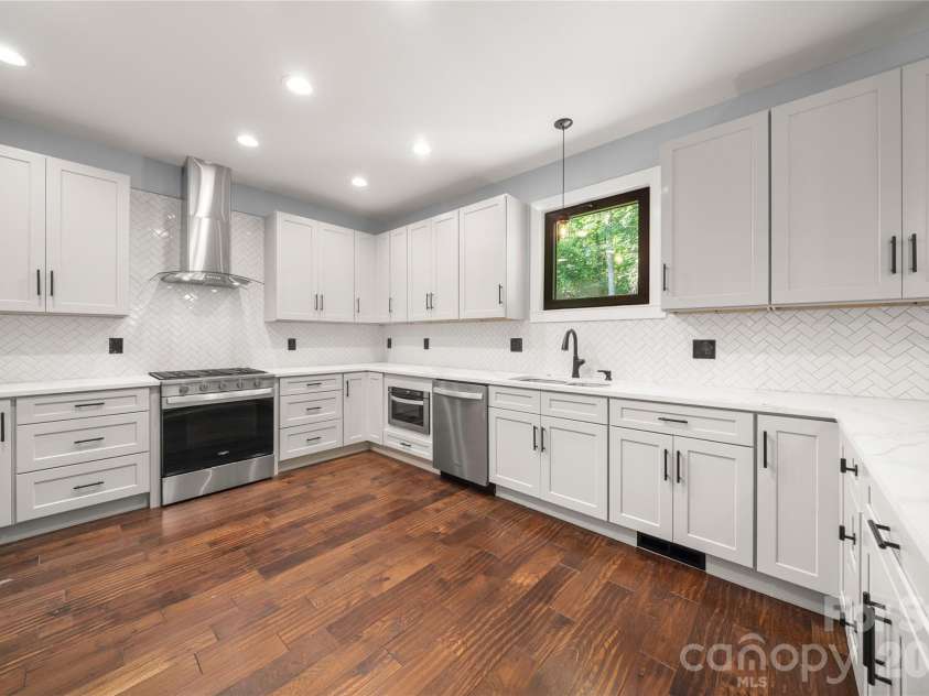 61 Bamboo Trail, Candler, NC 28715.  MLS# CAR4394352, YatesRealty ID 22870. 