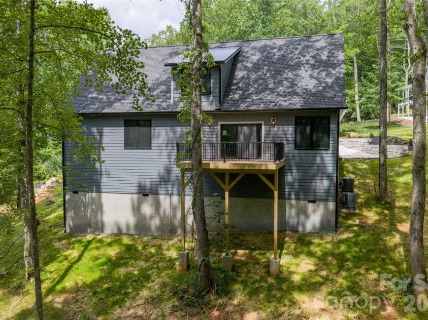 61 Bamboo Trail, Candler, NC 28715.  MLS# CAR4394352, YatesRealty ID 22870. 