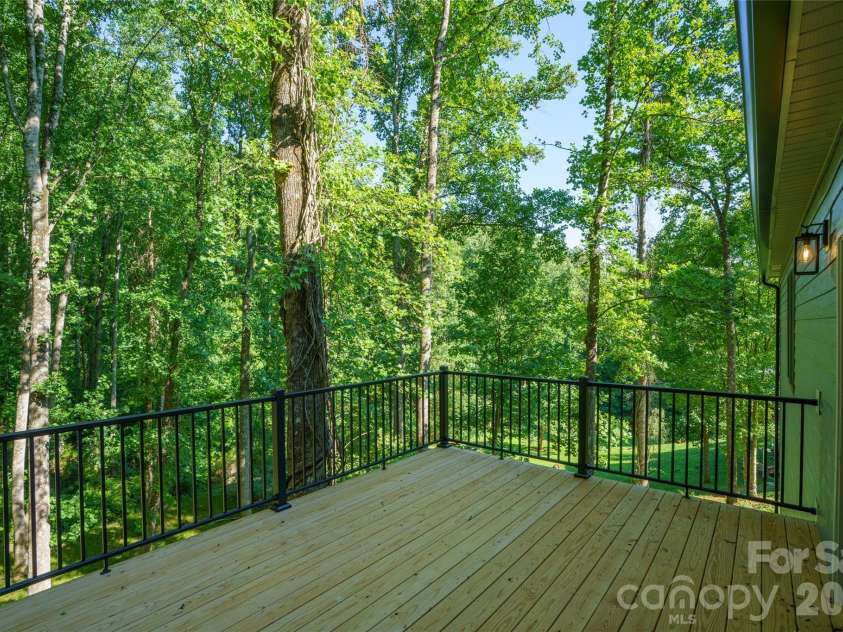 61 Bamboo Trail, Candler, NC 28715.  MLS# CAR4394352, YatesRealty ID 22870. 