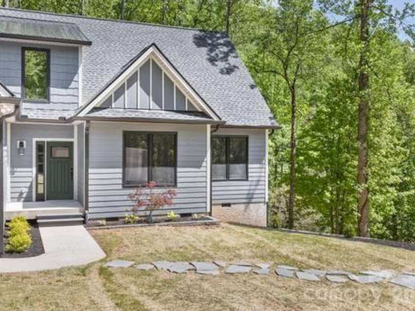61 Bamboo Trail, Candler, NC 28715.  MLS# CAR4394352, YatesRealty ID 22870. 