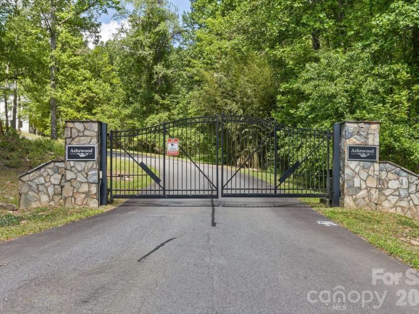 61 Bamboo Trail, Candler, NC 28715.  MLS# CAR4394352, YatesRealty ID 22870. 