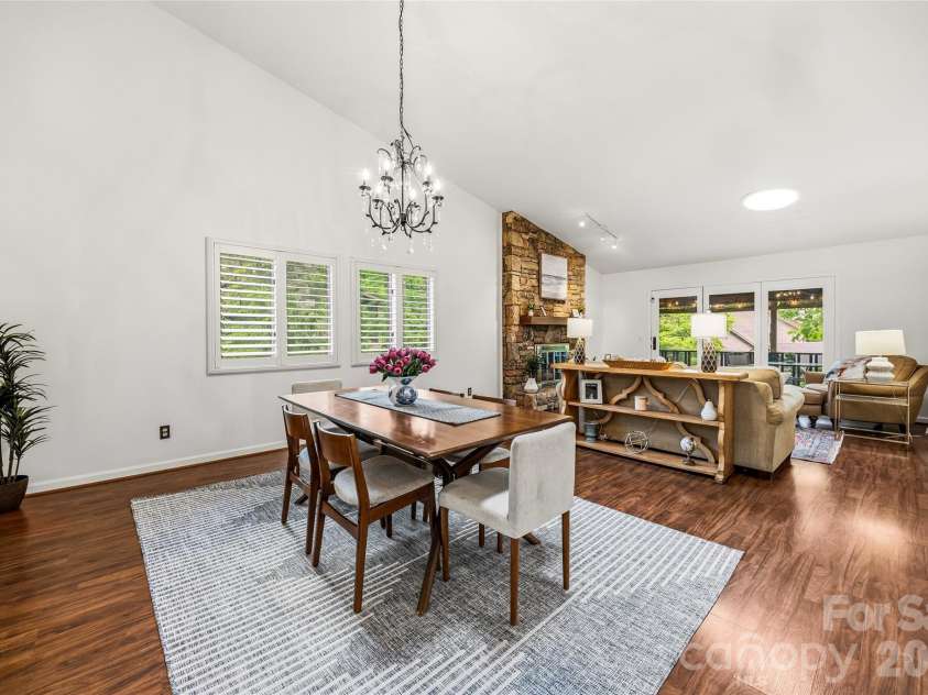 205 Scarlet Oak Lane, Hendersonville, NC 28791.  MLS# CAR4381898, YatesRealty ID 22871. 