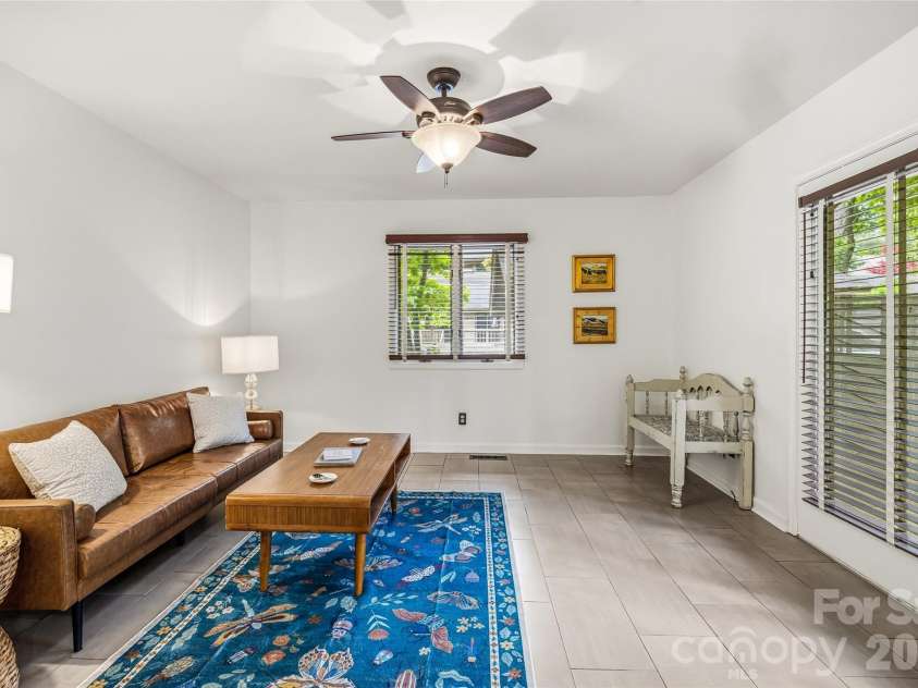 205 Scarlet Oak Lane, Hendersonville, NC 28791.  MLS# CAR4381898, YatesRealty ID 22871. 