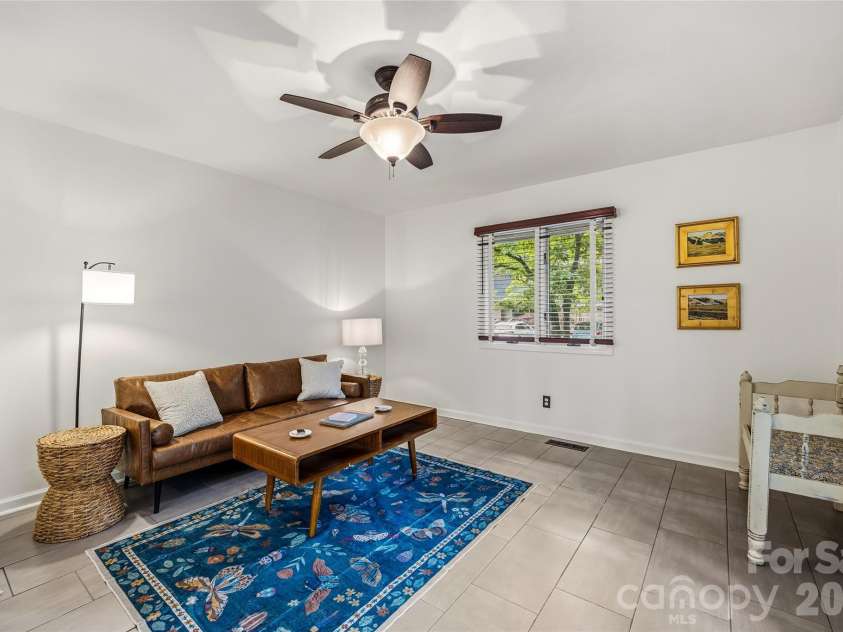 205 Scarlet Oak Lane, Hendersonville, NC 28791.  MLS# CAR4381898, YatesRealty ID 22871. 