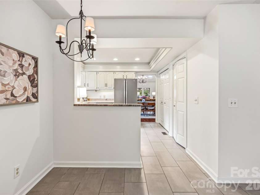 205 Scarlet Oak Lane, Hendersonville, NC 28791.  MLS# CAR4381898, YatesRealty ID 22871. 
