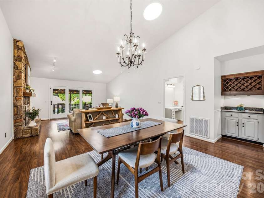 205 Scarlet Oak Lane, Hendersonville, NC 28791.  MLS# CAR4381898, YatesRealty ID 22871. 