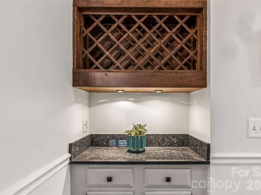 205 Scarlet Oak Lane, Hendersonville, NC 28791.  MLS# CAR4381898, YatesRealty ID 22871. 