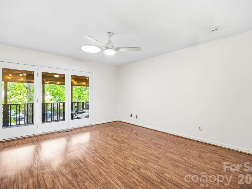 205 Scarlet Oak Lane, Hendersonville, NC 28791.  MLS# CAR4381898, YatesRealty ID 22871. 