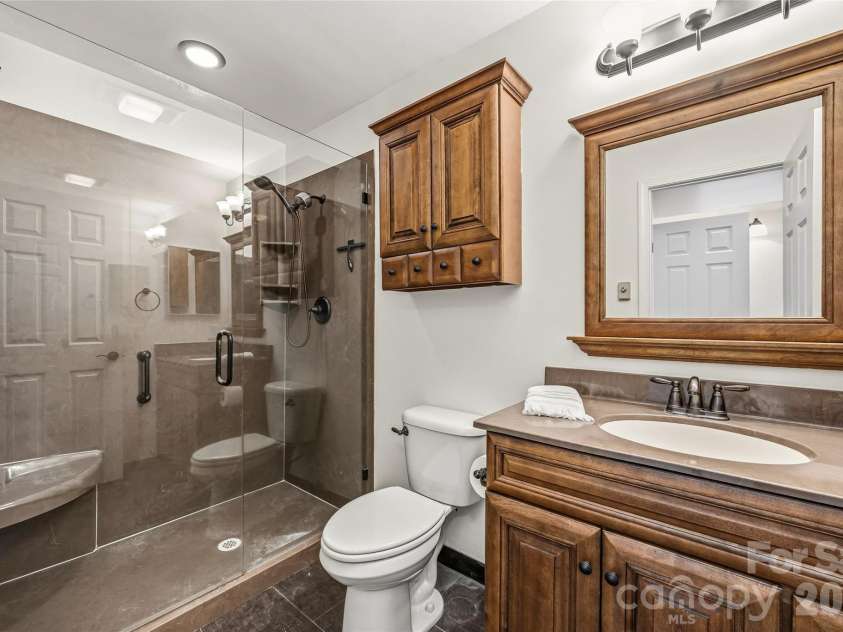 205 Scarlet Oak Lane, Hendersonville, NC 28791.  MLS# CAR4381898, YatesRealty ID 22871. 