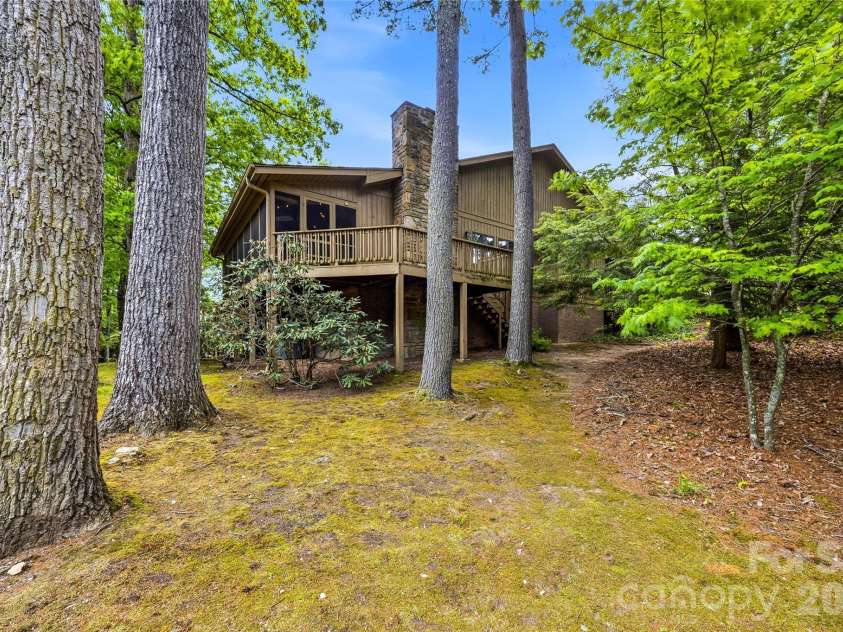 205 Scarlet Oak Lane, Hendersonville, NC 28791.  MLS# CAR4381898, YatesRealty ID 22871. 