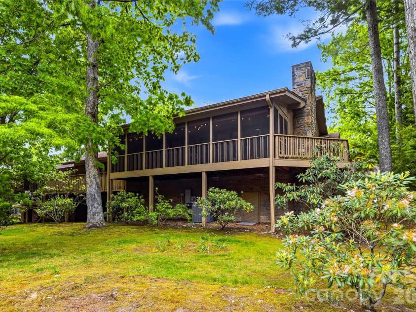 205 Scarlet Oak Lane, Hendersonville, NC 28791.  MLS# CAR4381898, YatesRealty ID 22871. 