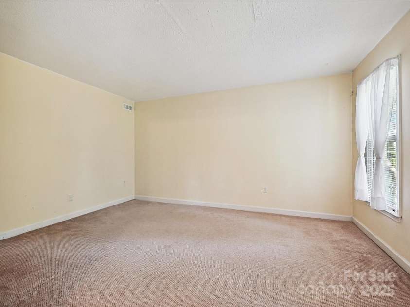 7639 Winterset Drive, Charlotte, NC 28270.  MLS# CAR4270699, YatesRealty ID 22872. 