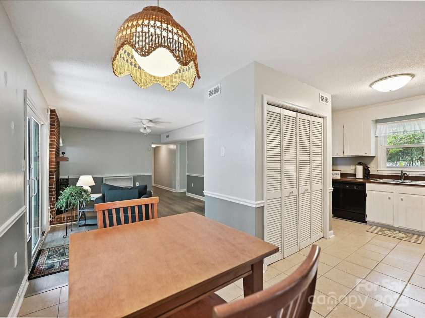 7639 Winterset Drive, Charlotte, NC 28270.  MLS# CAR4270699, YatesRealty ID 22872. 